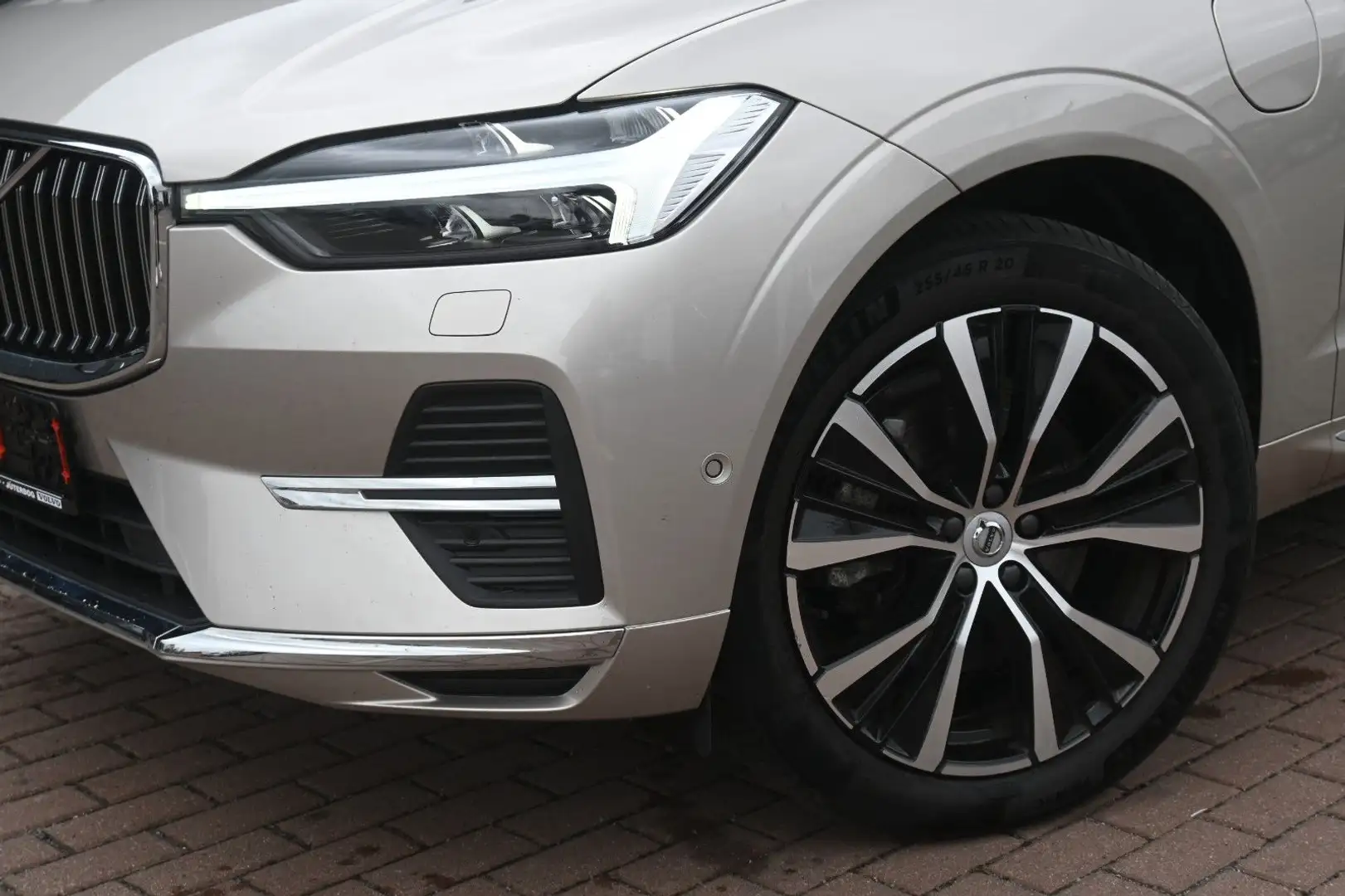 Volvo XC60 T8 Ultimate Bright RC Plug-In B&W*LUFT*360° Beige - 2