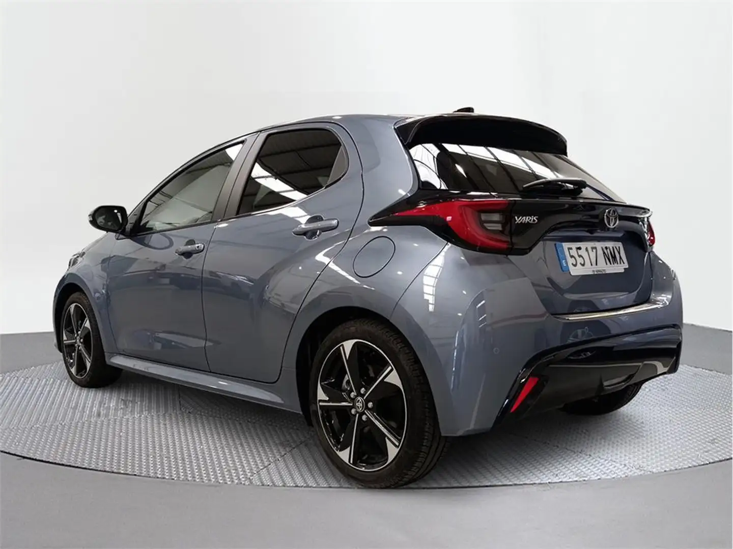 Toyota Yaris 130H 1.5 Style - 2