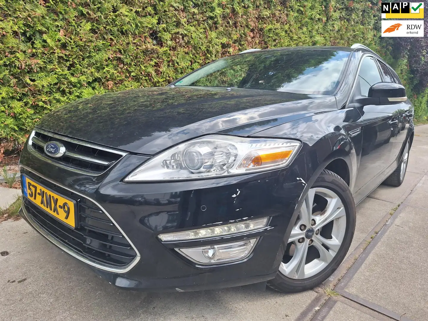 Ford Mondeo Wagon 1.6 EcoBoost Titanium Zwart - 1