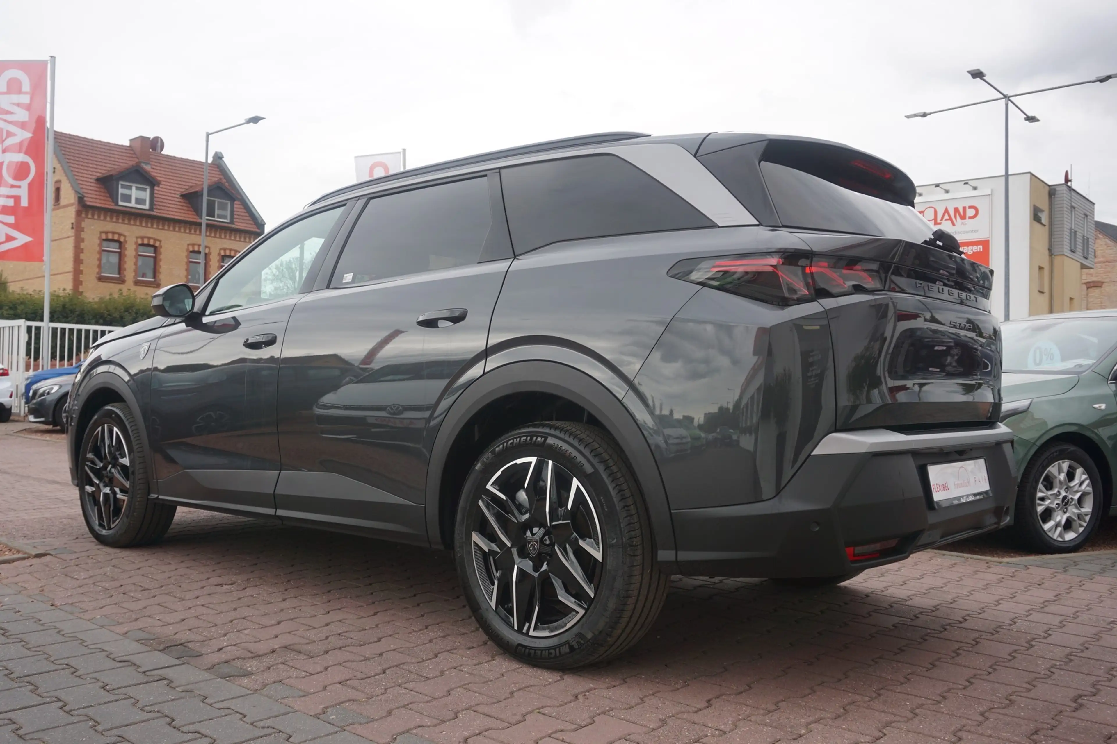 Peugeot 5008 GT 1.2 Hybrid Aut. LED ACC Navi 360° — photo 2