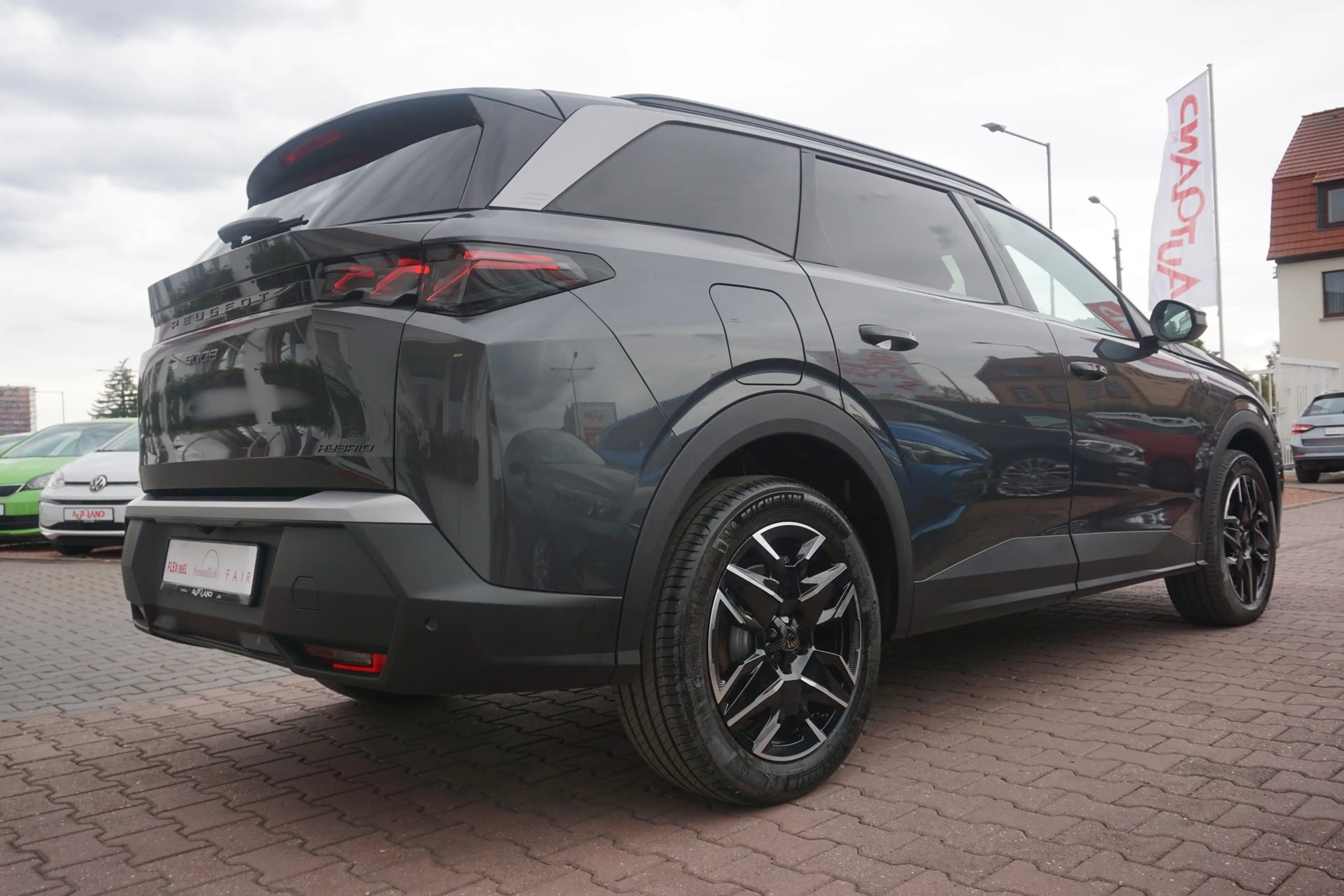 Peugeot 5008 GT 1.2 Hybrid Aut. LED ACC Navi 360° — photo 4