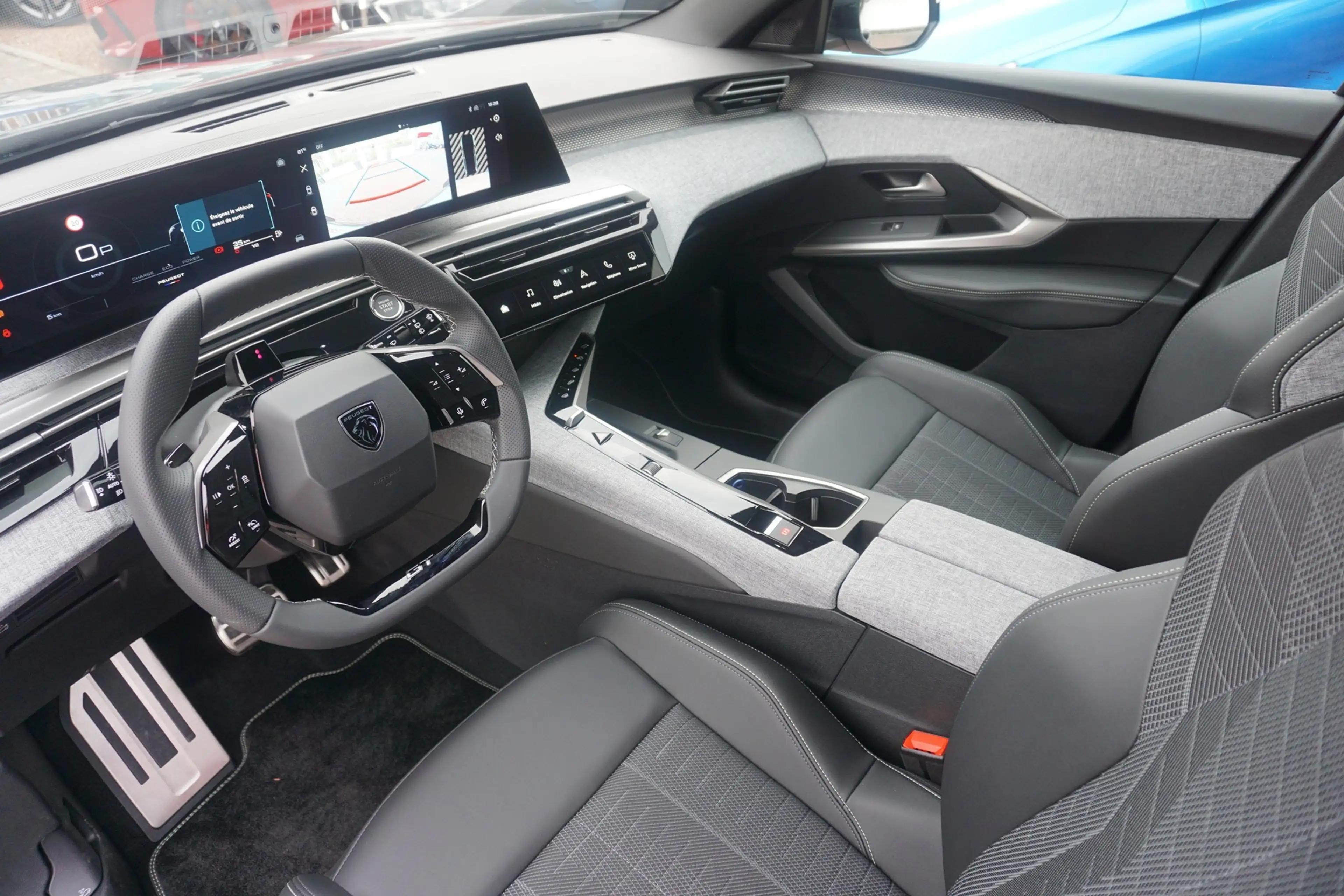 Peugeot 5008 GT 1.2 Hybrid Aut. LED ACC Navi 360° — photo 7