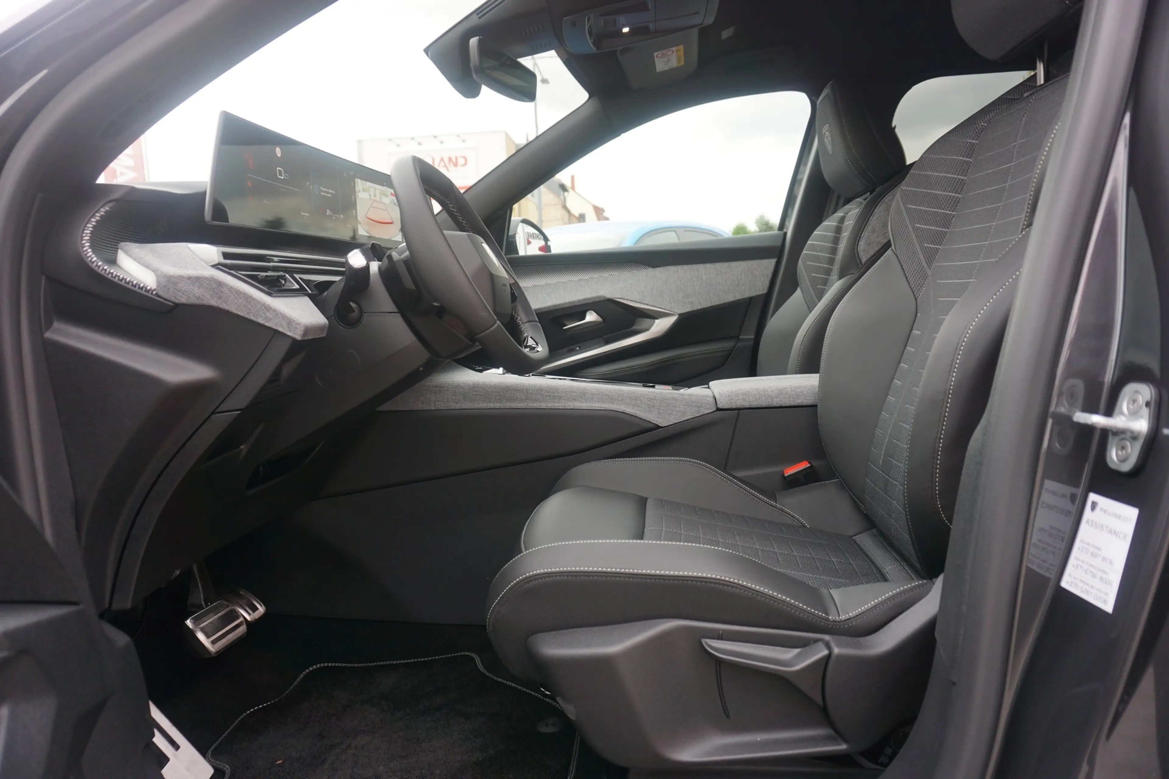 Peugeot 5008 GT 1.2 Hybrid Aut. LED ACC Navi 360° — photo 10
