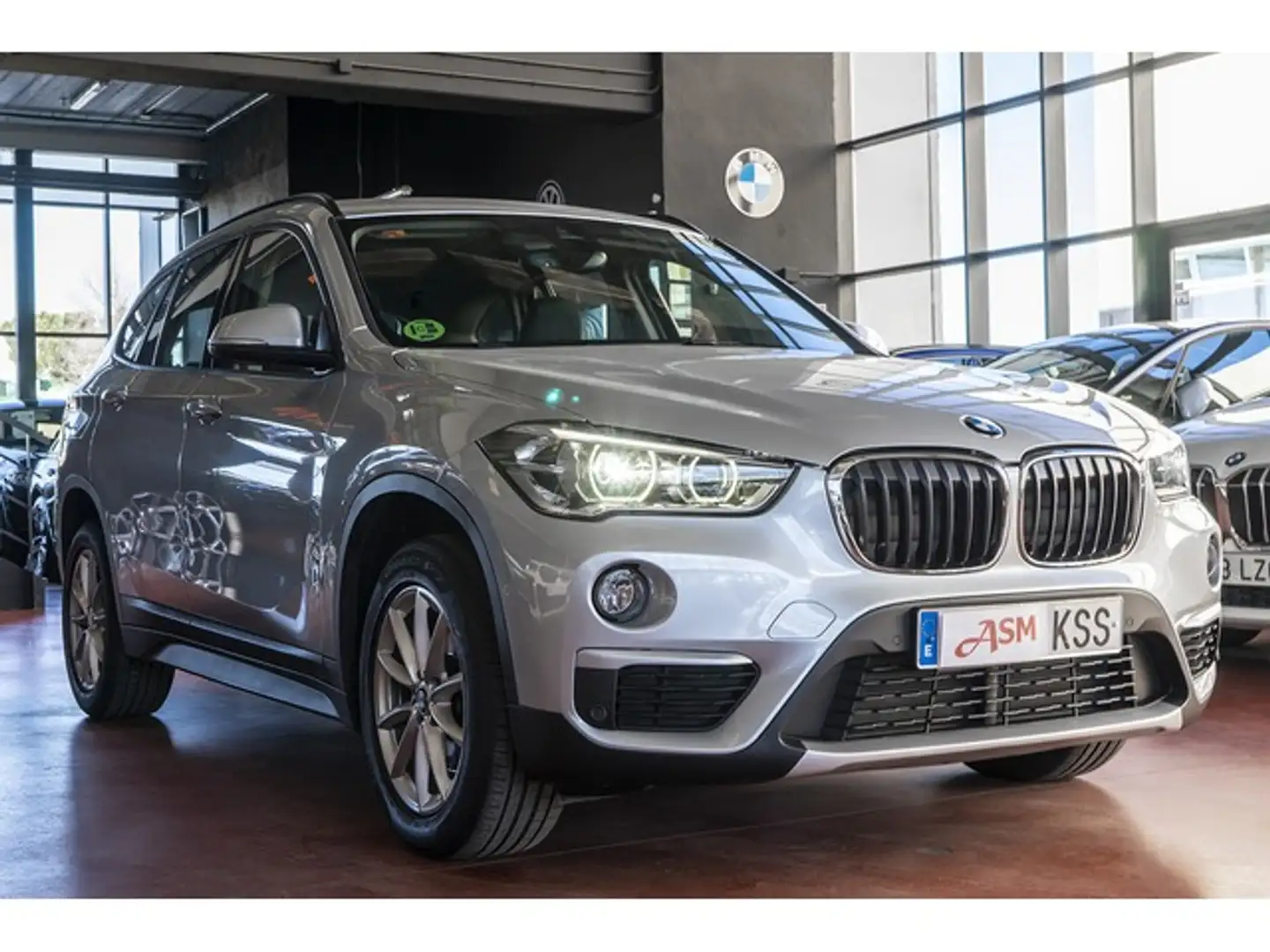BMW X1 sDrive 18dA Plateado - 2