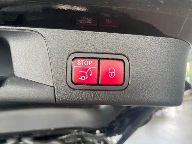 Mercedes-Benz GLB view 11