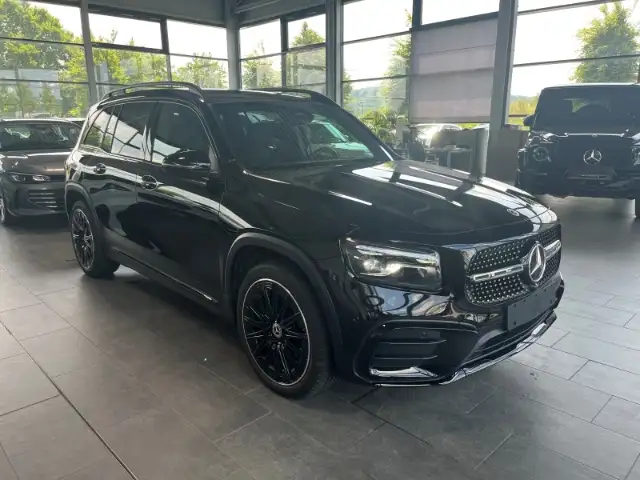 Mercedes-Benz GLB view 4