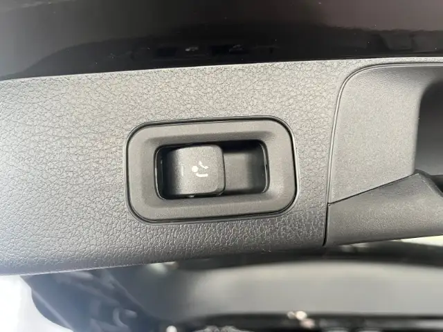 Mercedes-Benz GLB view 12
