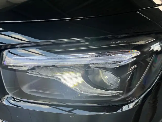 Mercedes-Benz GLB view 9