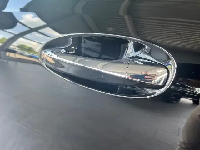 Mercedes-Benz GLB view 7