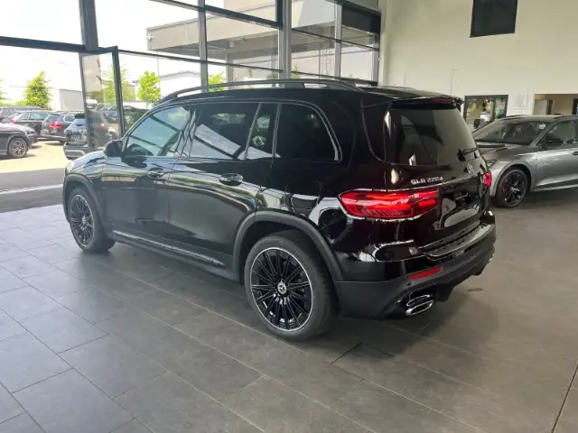 Mercedes-Benz GLB view 6