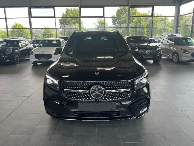 Mercedes-Benz GLB view 3