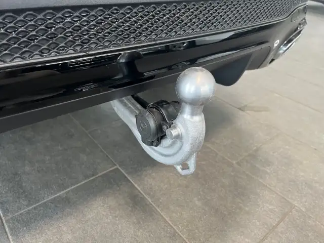 Mercedes-Benz GLB view 13
