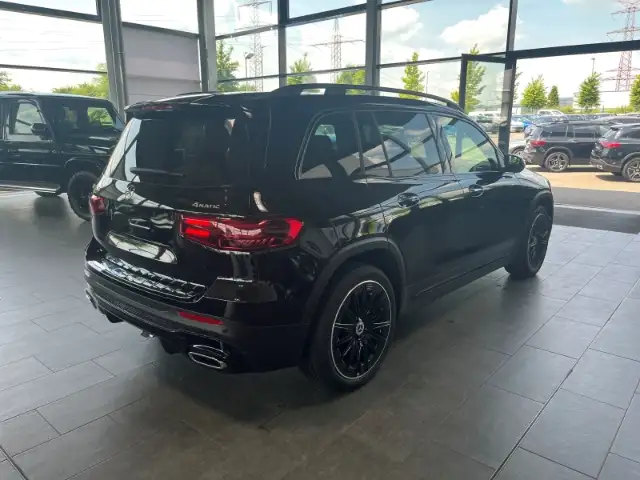 Mercedes-Benz GLB view 5