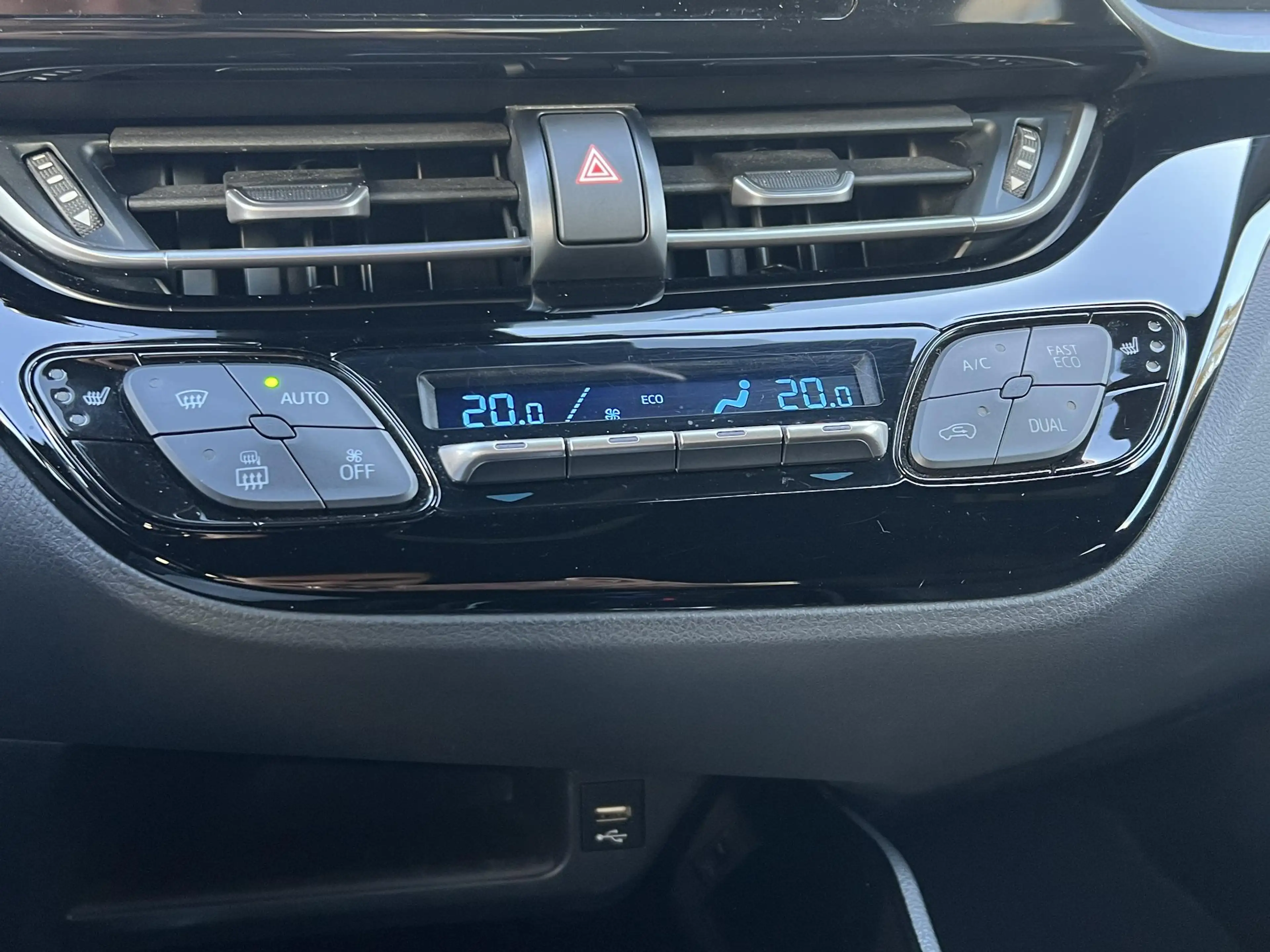 Toyota C-HR 2.0 Hybrid Style | Trekhaak, Dodehoekherkenning, S — photo 40