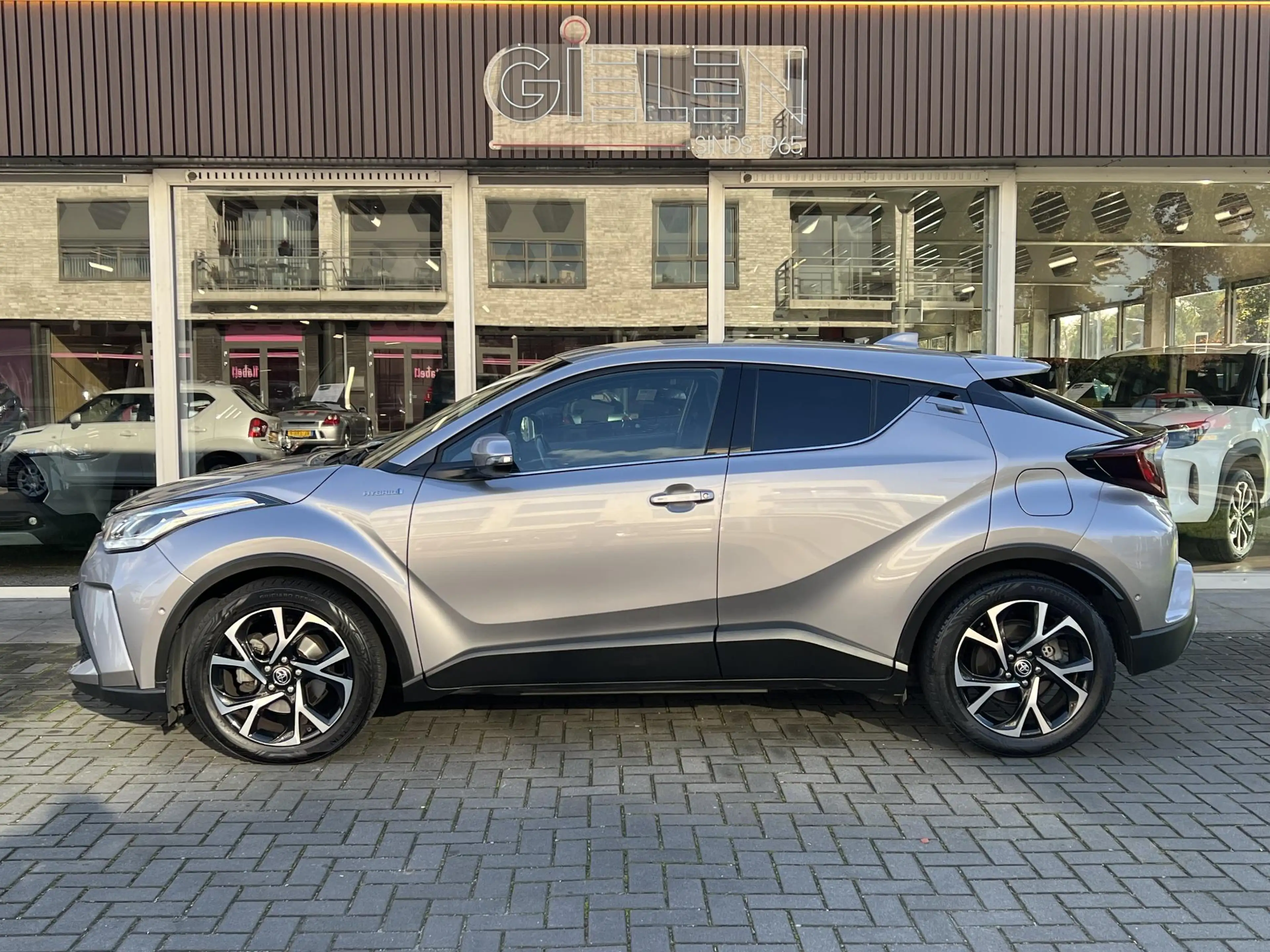 Toyota C-HR 2.0 Hybrid Style | Trekhaak, Dodehoekherkenning, S — photo 7