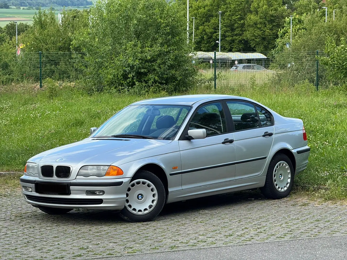 BMW 318 318i guter Zustand Tüv neu Gümüş rengi - 1