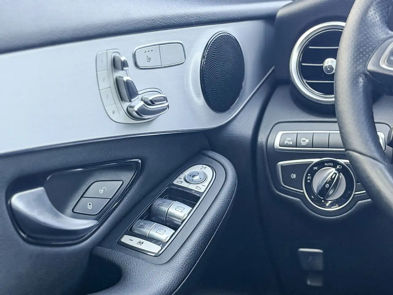 Mercedes-Benz GLC снимка Mercedes-Benz GLC