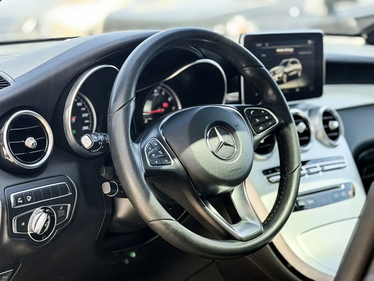 Mercedes-Benz GLC снимка Mercedes-Benz GLC