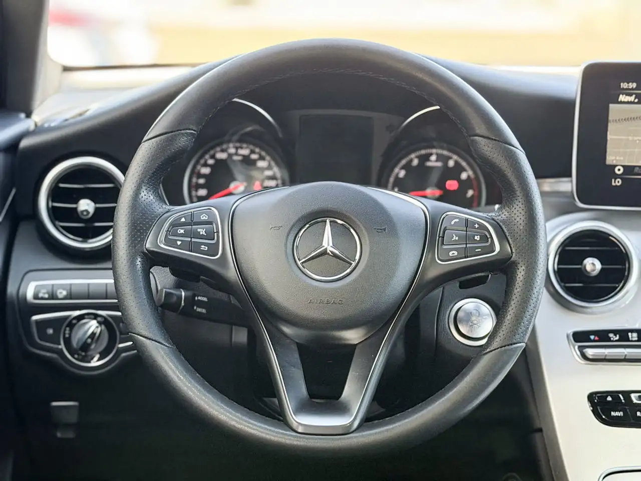 Mercedes-Benz GLC снимка Mercedes-Benz GLC