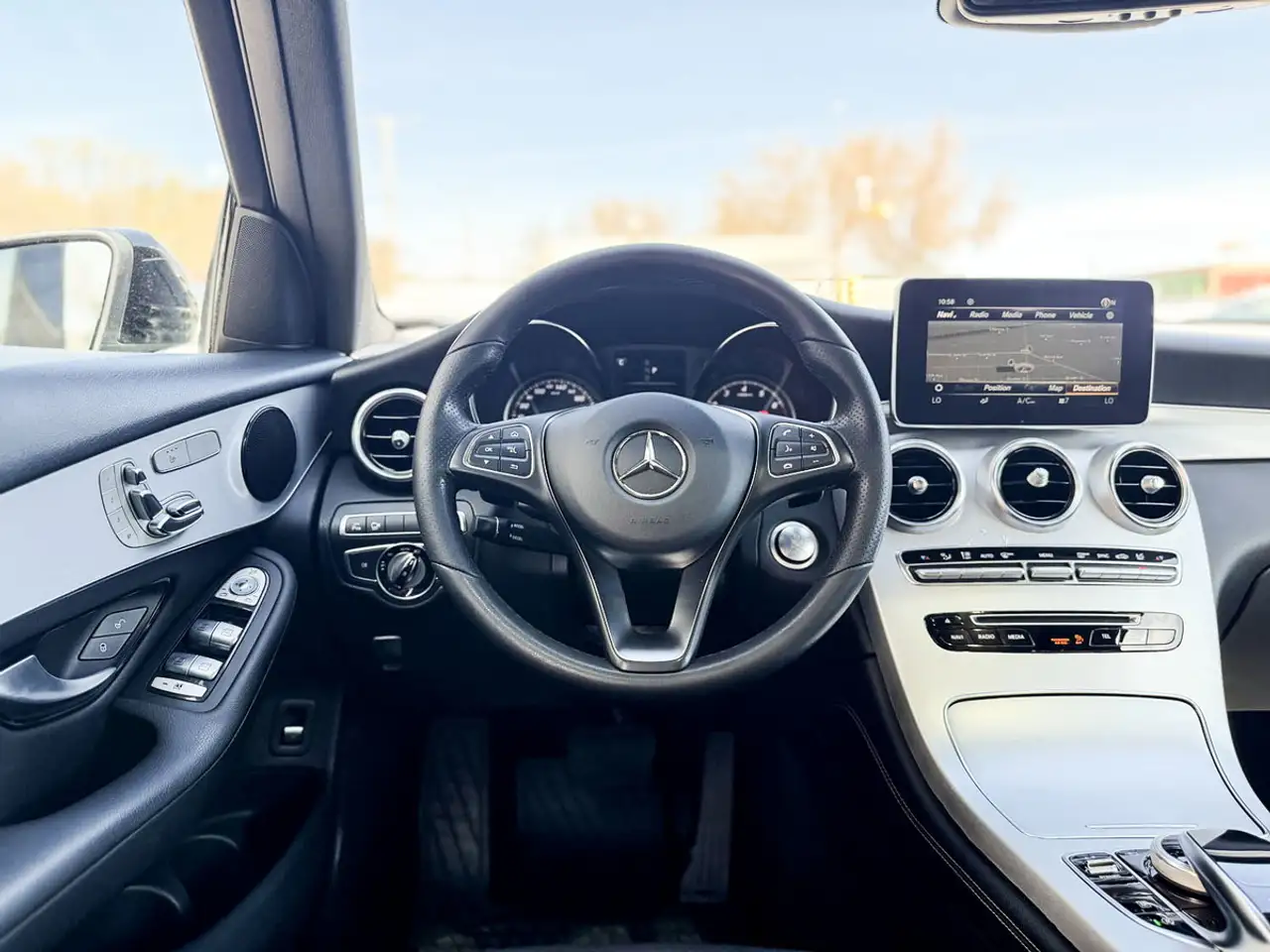 Mercedes-Benz GLC снимка Mercedes-Benz GLC