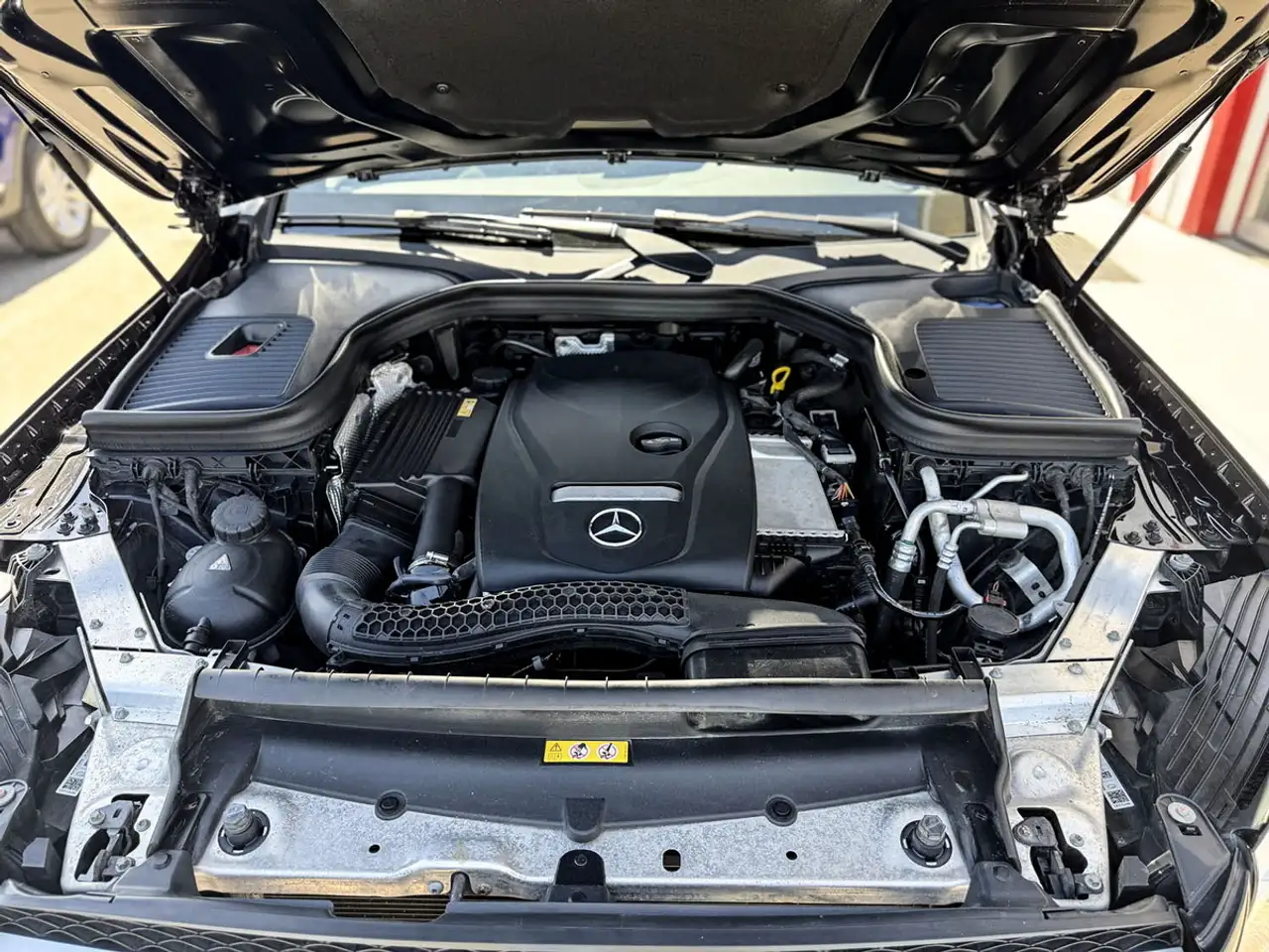 Mercedes-Benz GLC снимка Mercedes-Benz GLC