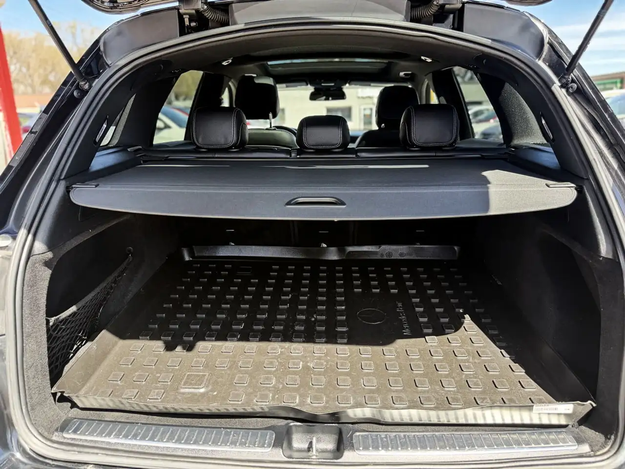 Mercedes-Benz GLC снимка Mercedes-Benz GLC