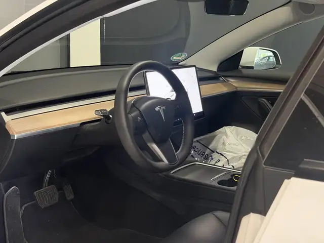 Tesla Model 3 view 6
