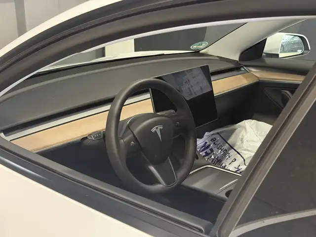 Tesla Model 3 view 3