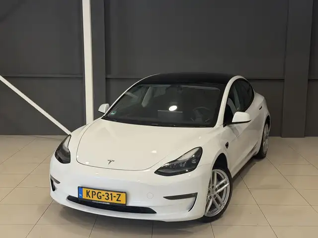 Tesla Model 3 view 7
