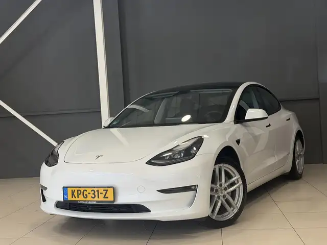 Tesla Model 3 view 14