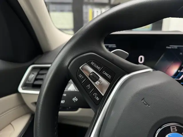 BMW 3 Series view 14
