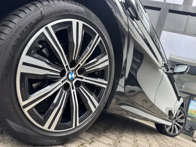 BMW 3 Series view 4
