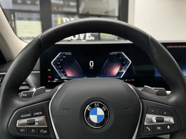 BMW 3 Series view 12