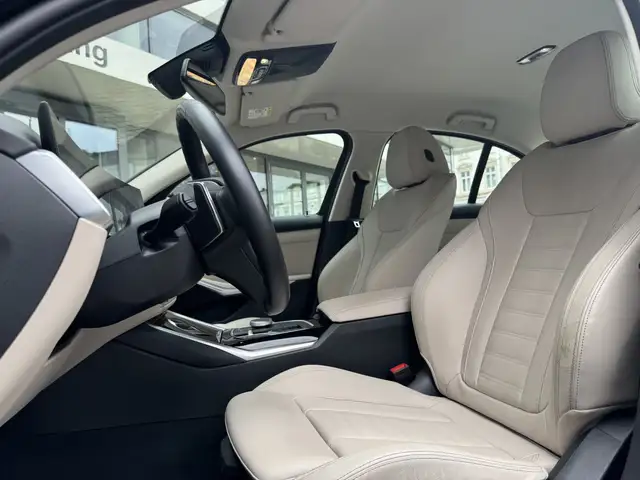 BMW 3 Series view 8