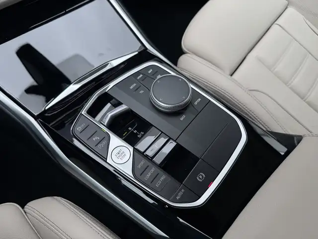 BMW 3 Series view 11