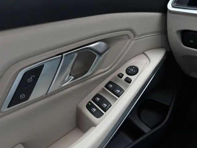 BMW 3 Series view 15