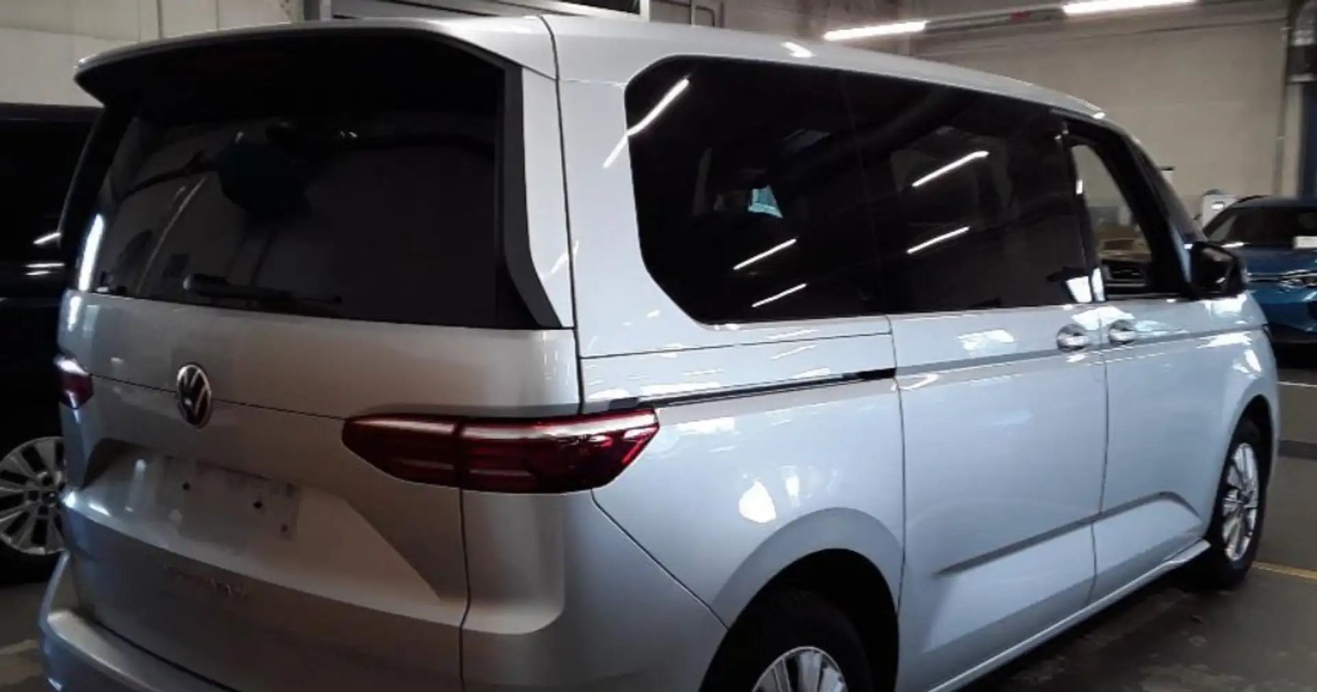 Volkswagen T7 Multivan 🔝VW Multivan Life| DSG | 150 PS | 6 Sitze | LED Gris - 2