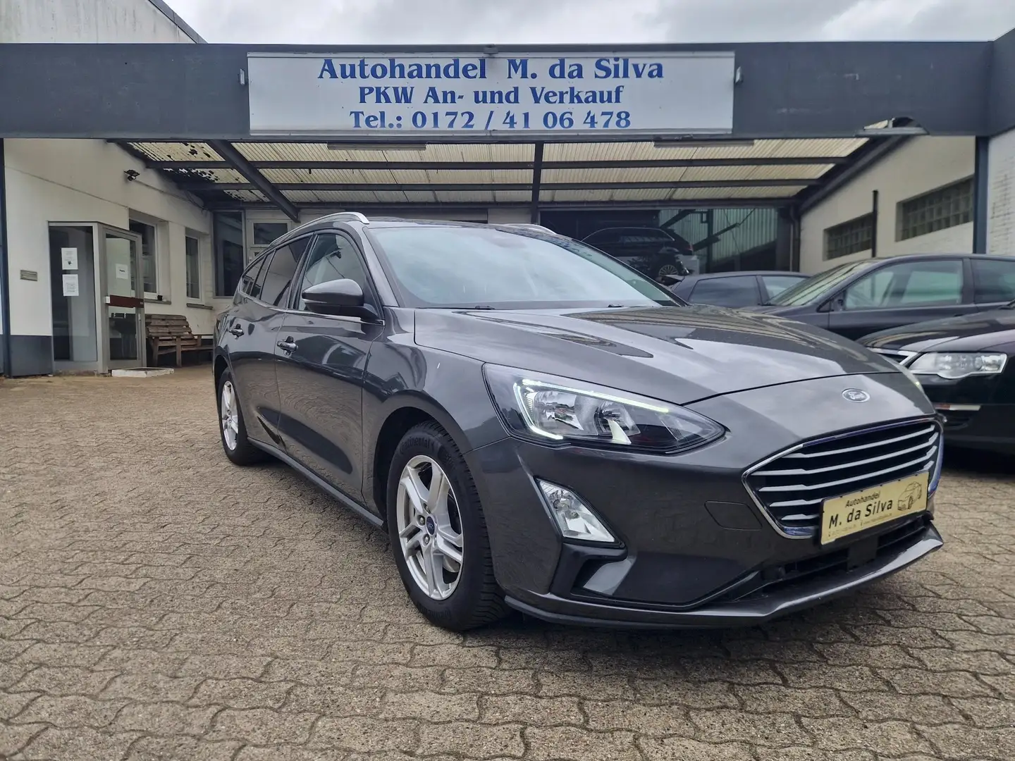 Ford Focus EcoBoost Cool & Connect *TÜV 01/26*Navi* Grau - 1
