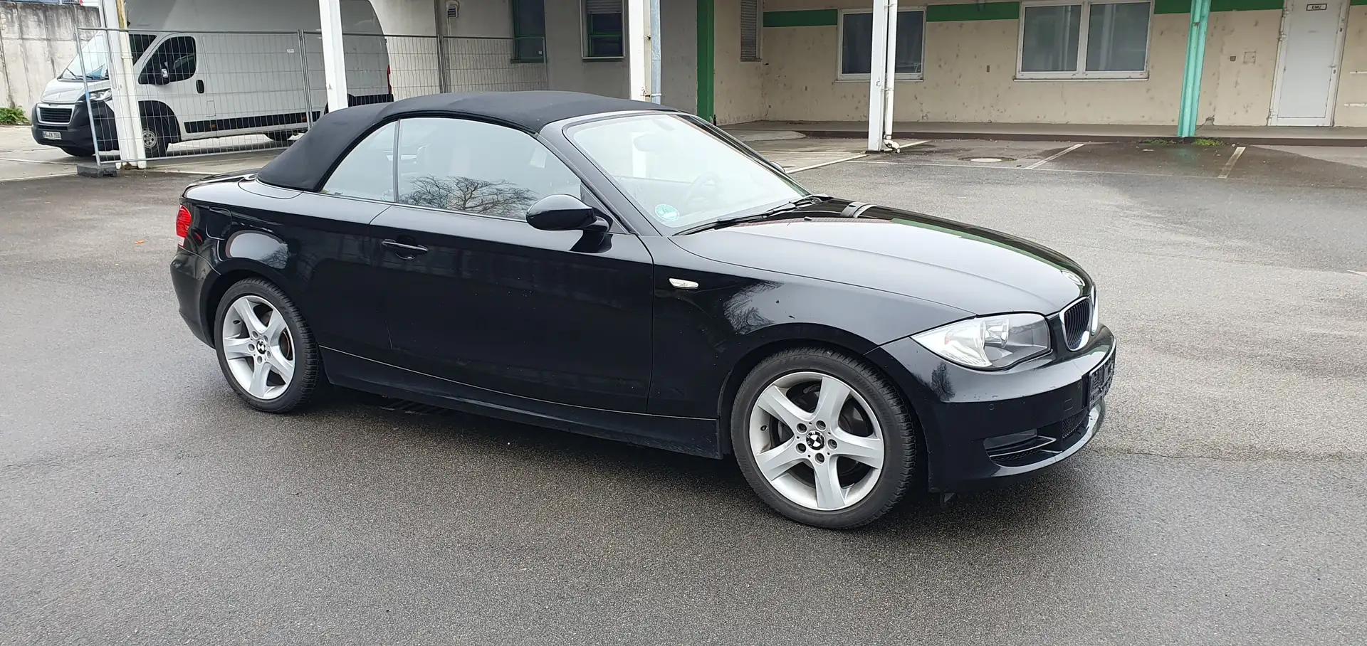 BMW 118 118i Cabrio Zwart - 1