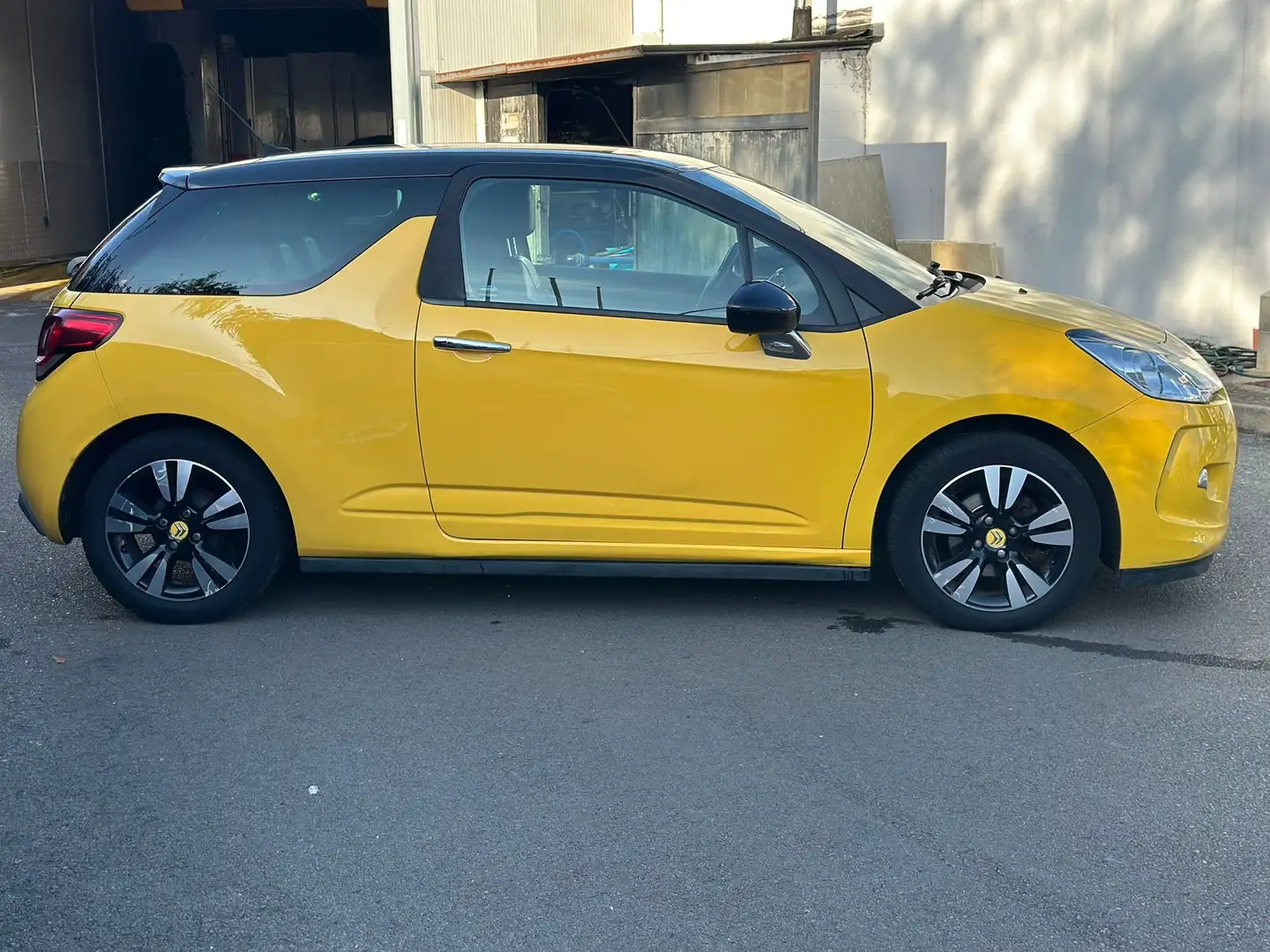 DS Automobiles DS 3 DS3 1.6 e-hdi (airdream) So Chic 90cv Galben - 2