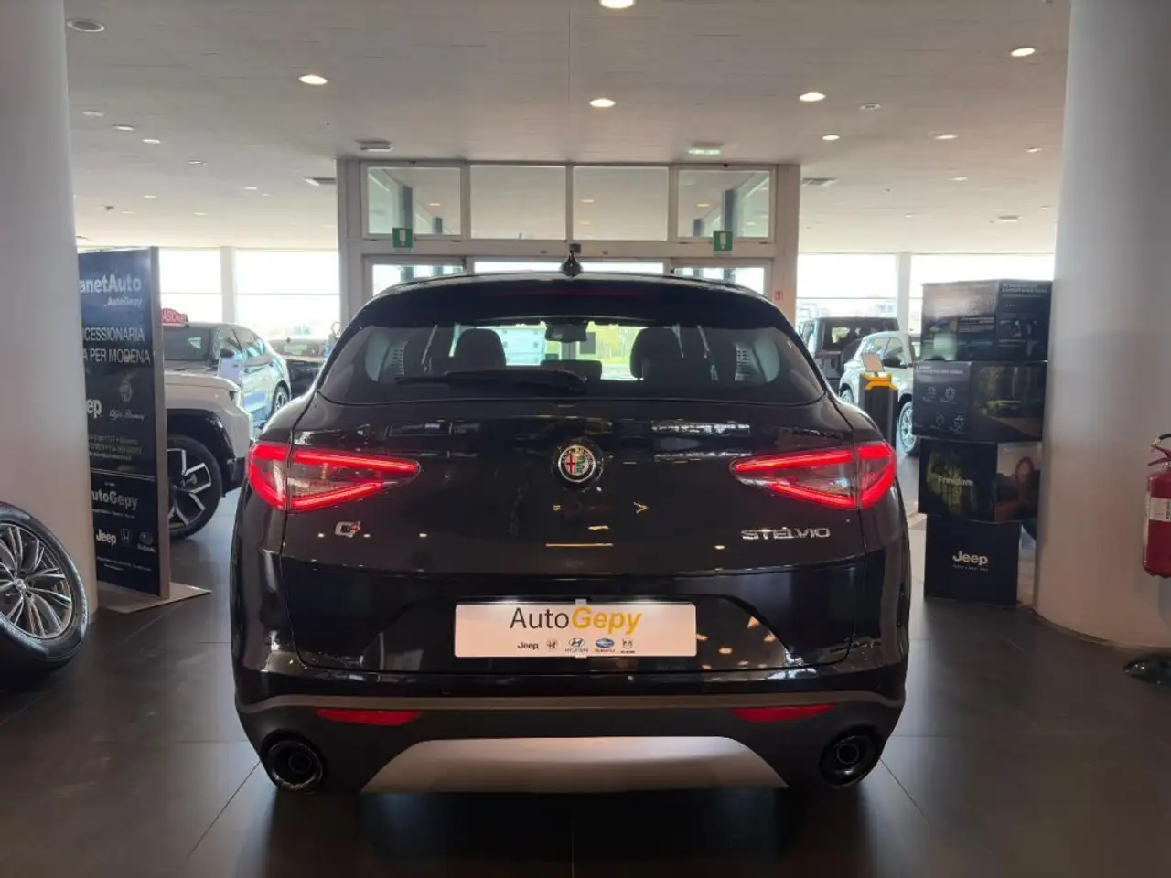 Alfa Romeo Stelvio 2024 — фото 15