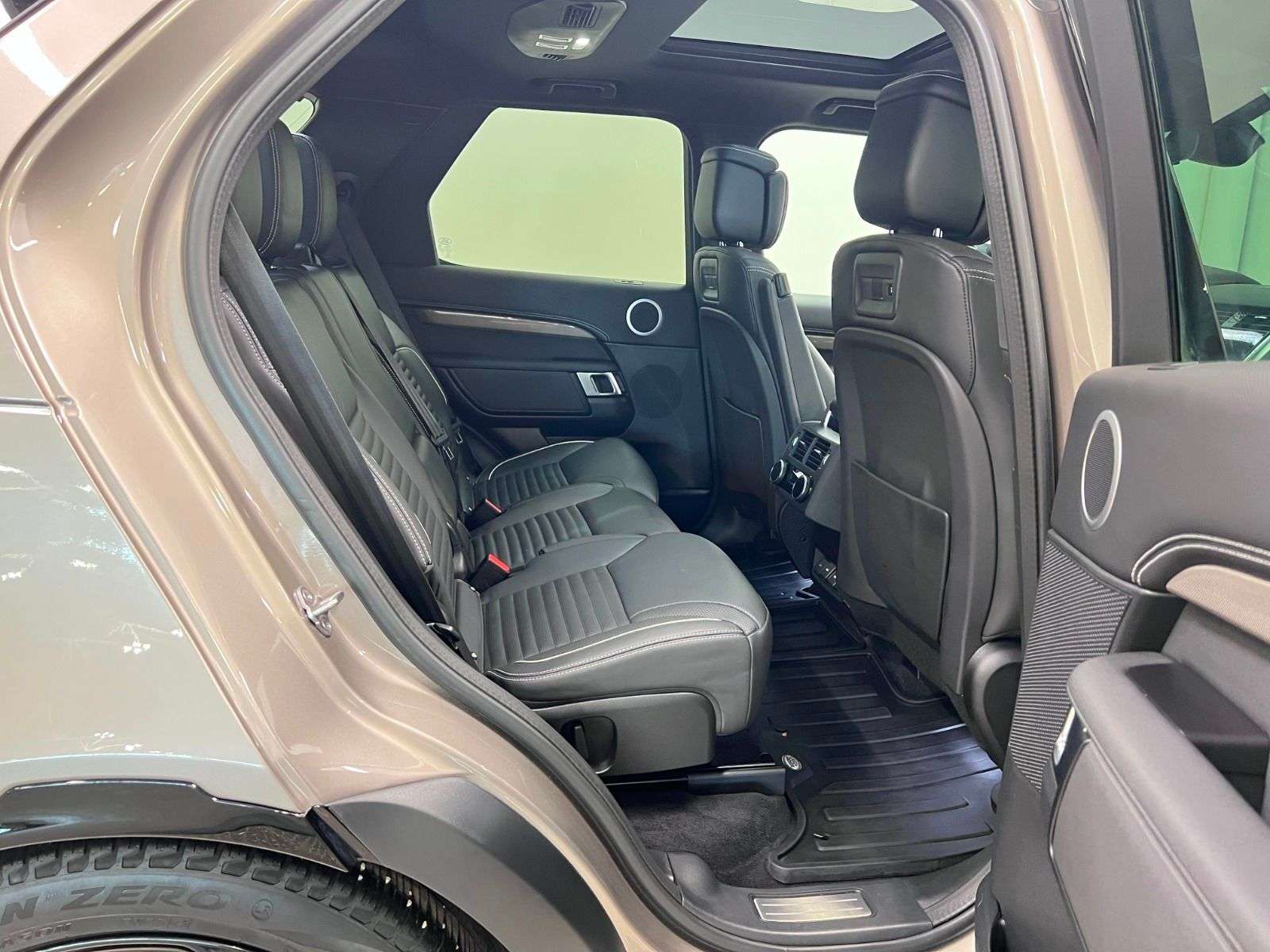 2023 Land Rover Discovery R-DYNAMIC S | P300 thumb 24