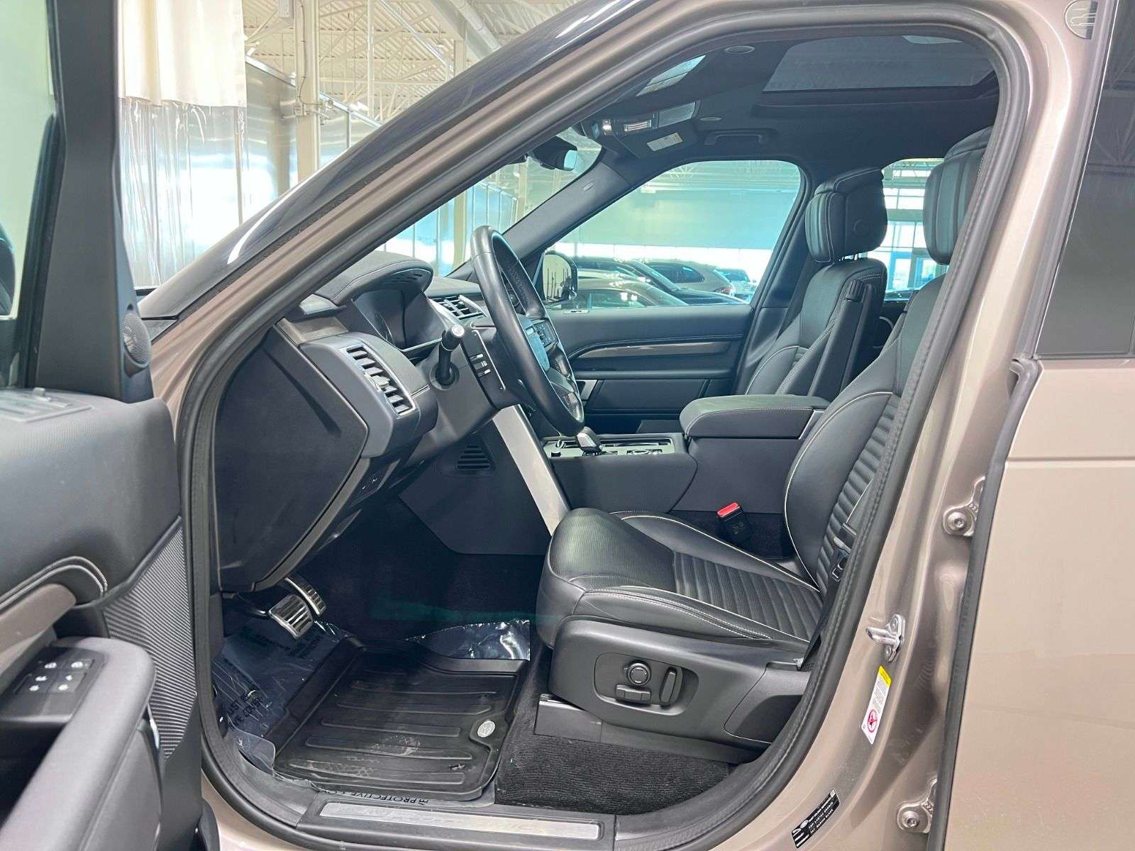 2023 Land Rover Discovery R-DYNAMIC S | P300 thumb 34