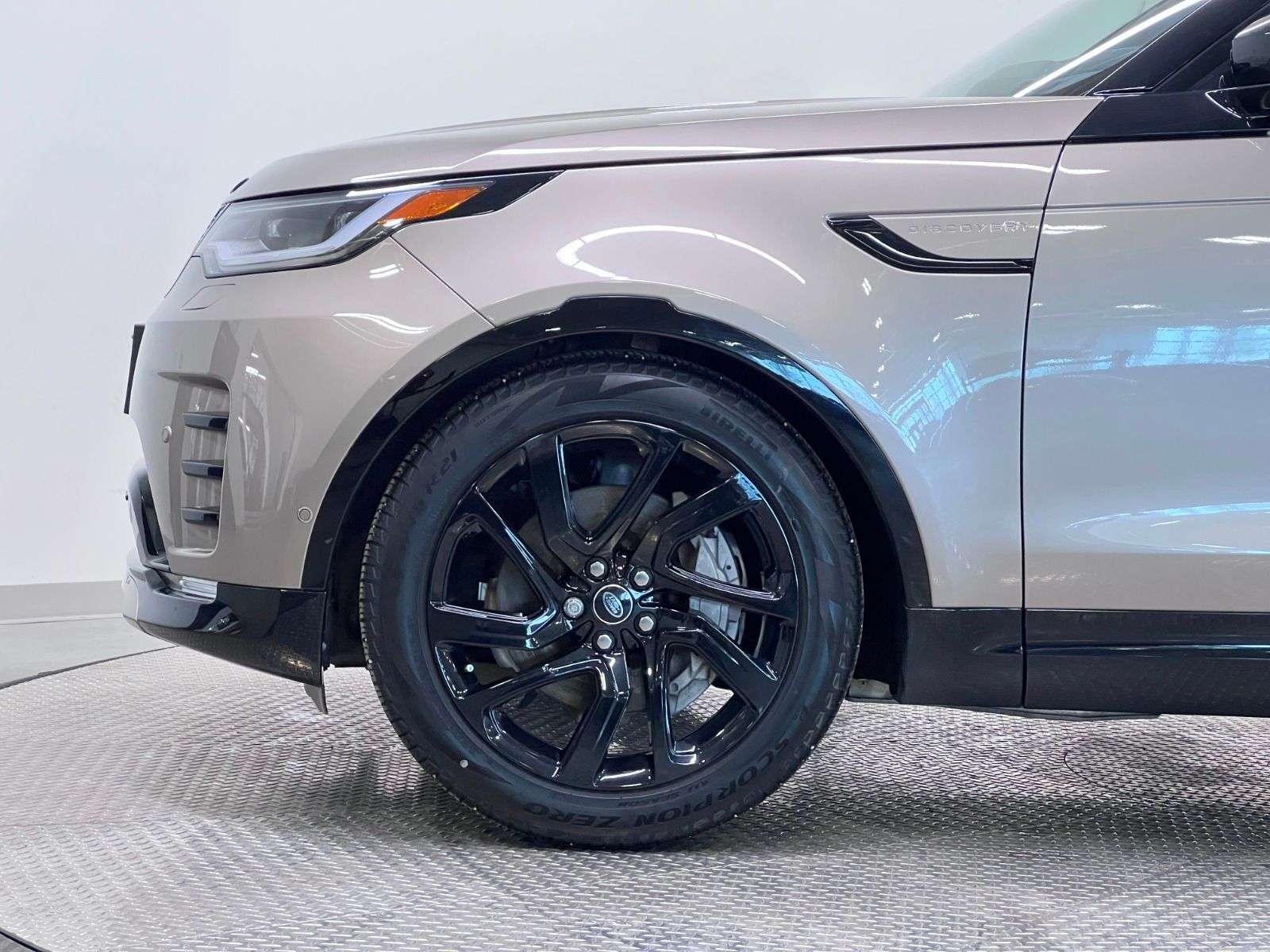 2023 Land Rover Discovery R-DYNAMIC S | P300 thumb 10