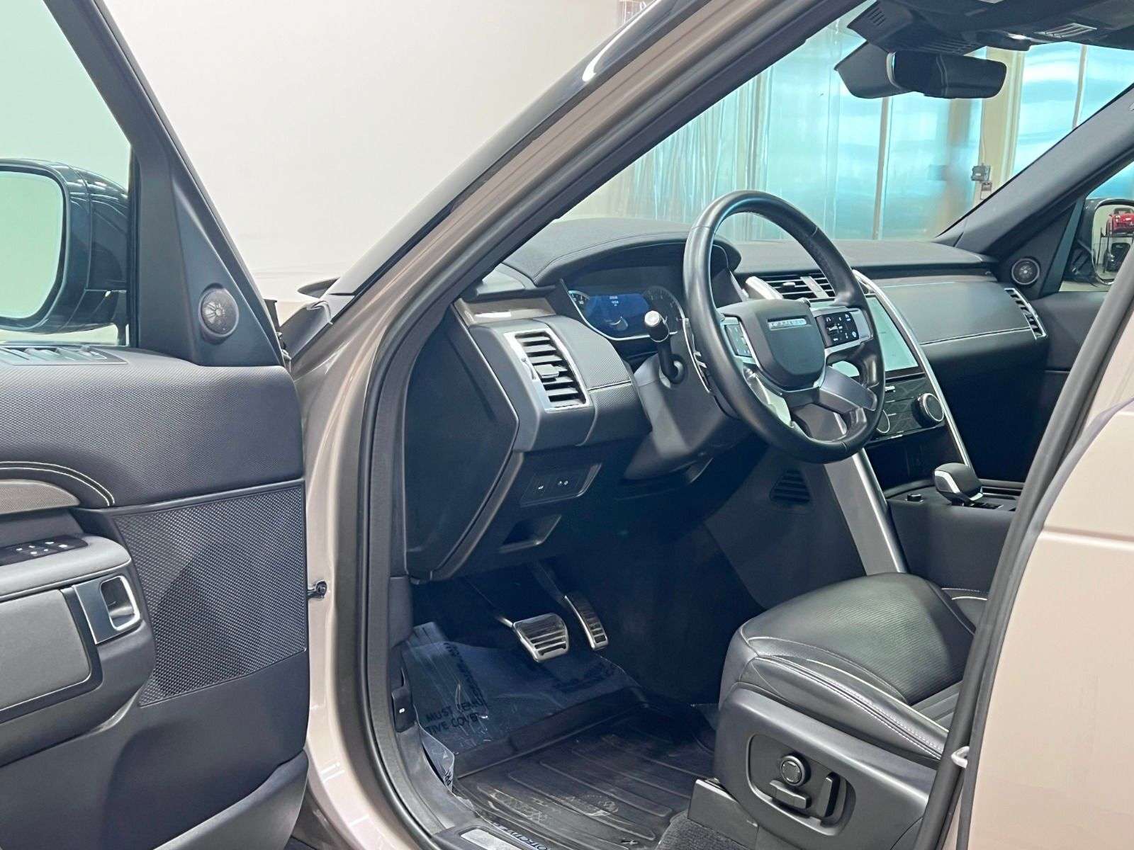 2023 Land Rover Discovery R-DYNAMIC S | P300 alt 5