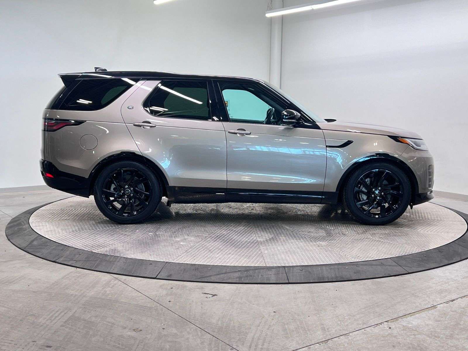 2023 Land Rover Discovery R-DYNAMIC S | P300 thumb 8