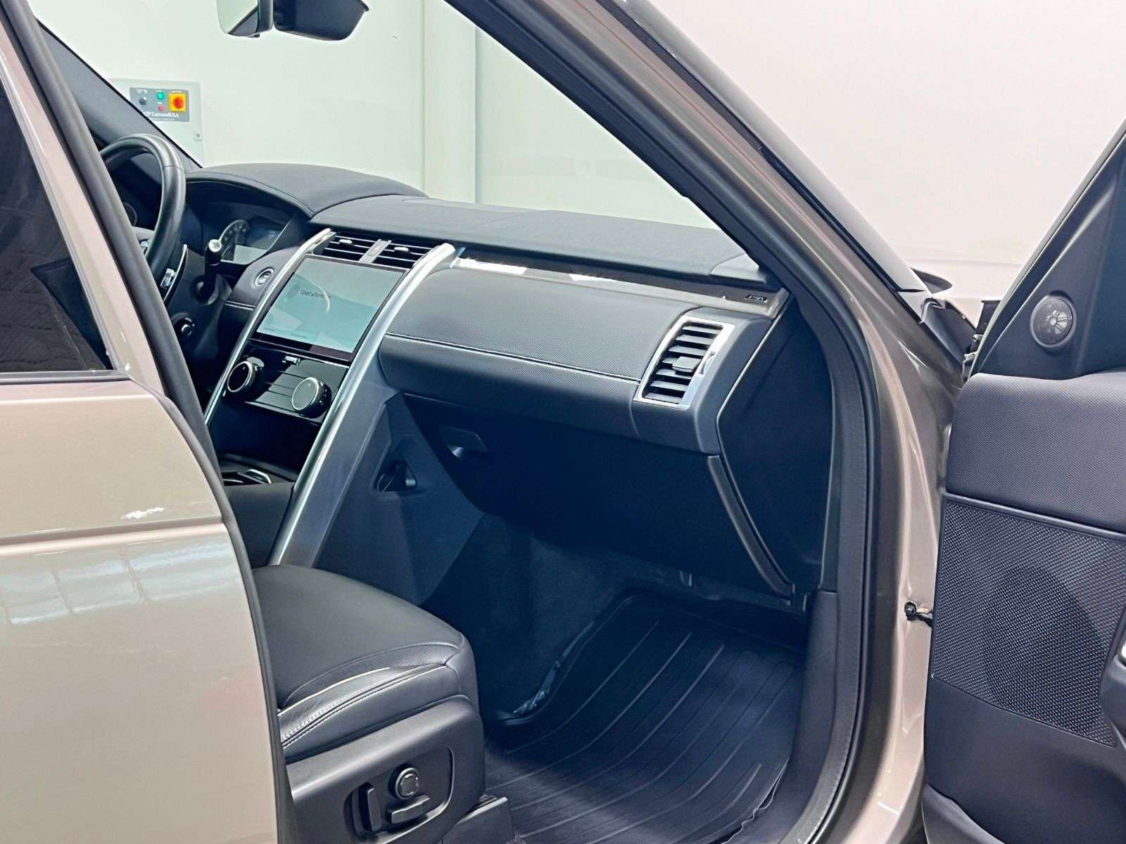 2023 Land Rover Discovery R-DYNAMIC S | P300 thumb 28