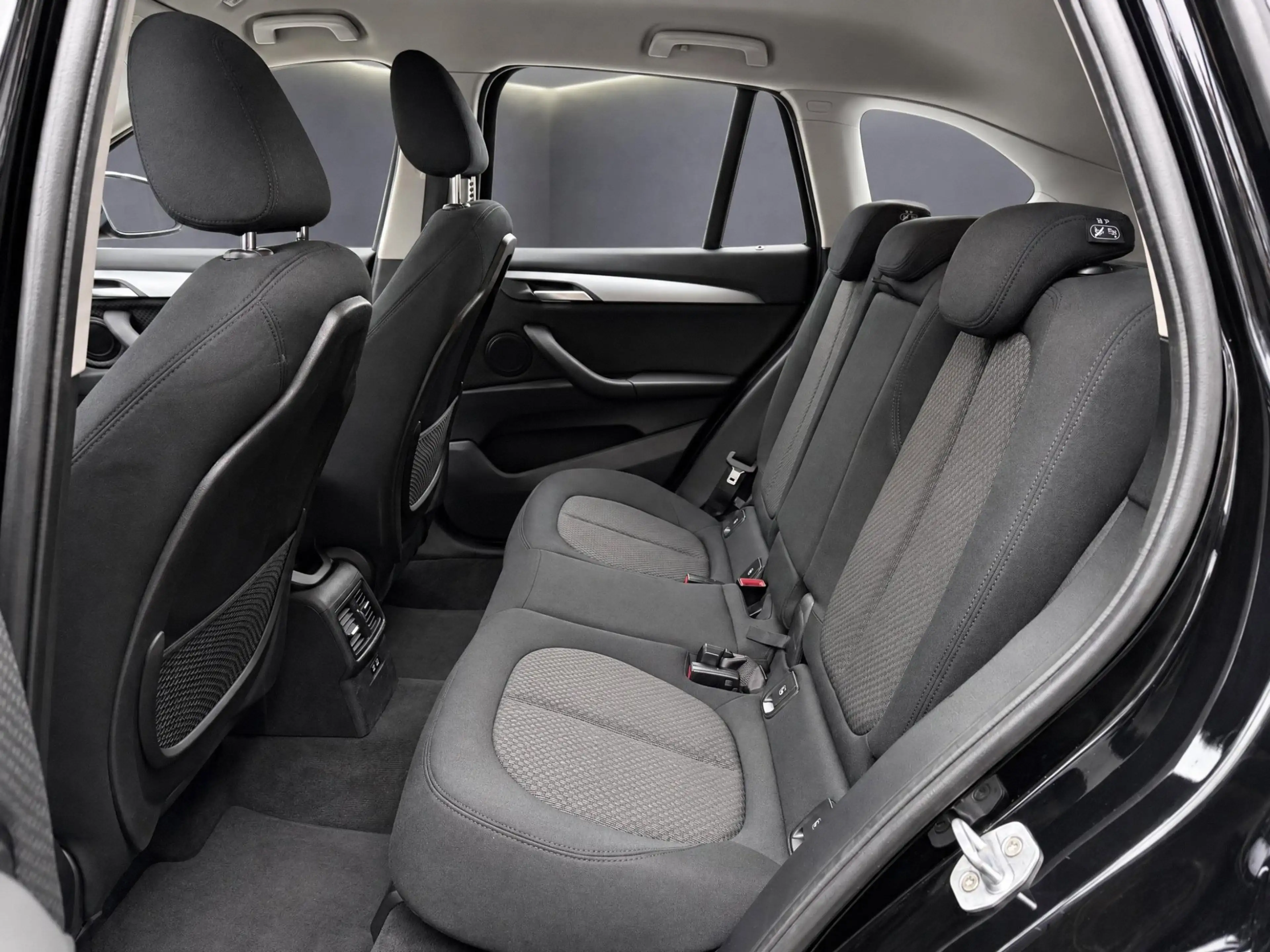BMW X1 SDrive18i Executive Automaat met Led !!! Navigatie — photo 11