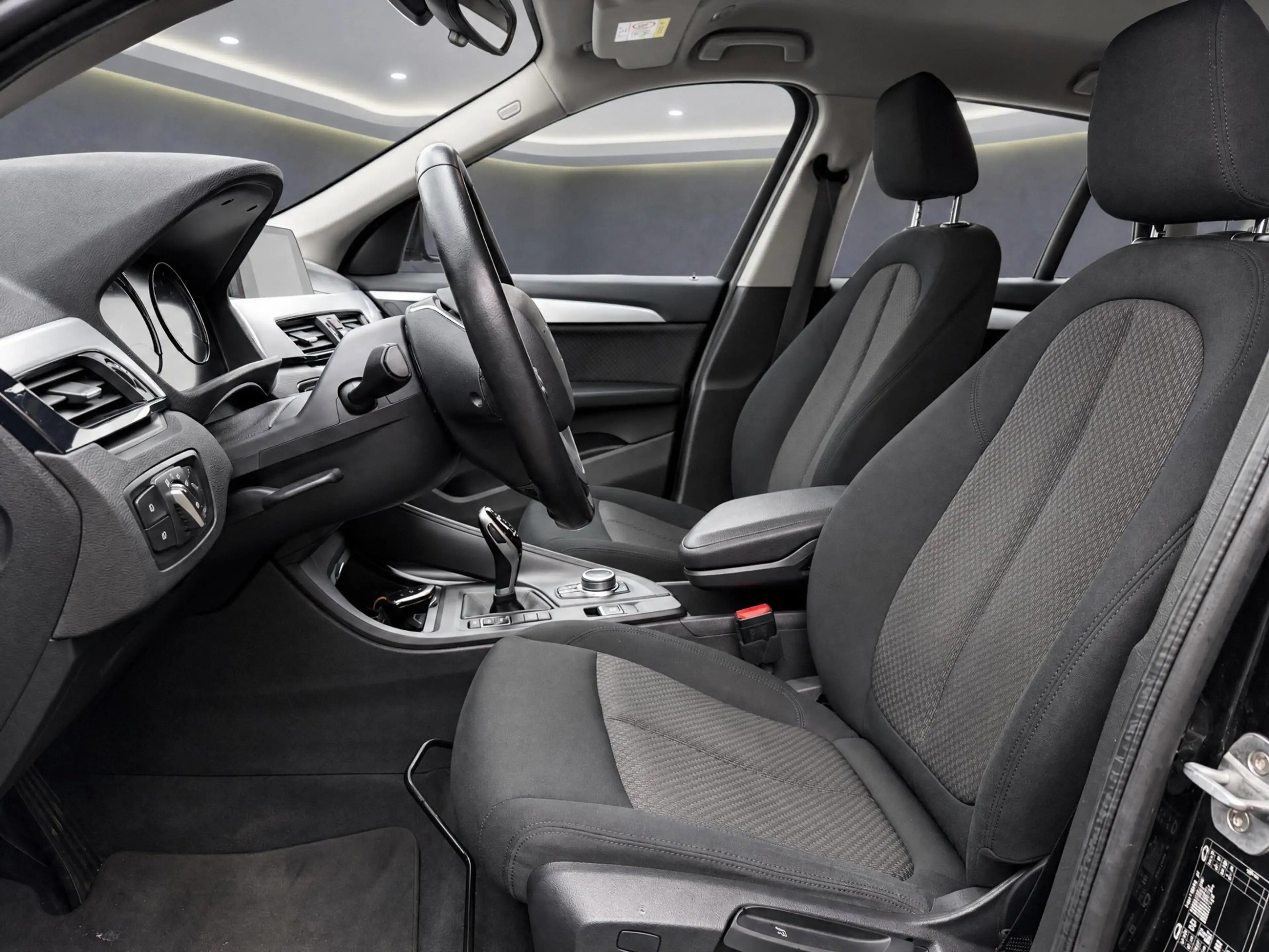 BMW X1 SDrive18i Executive Automaat met Led !!! Navigatie — photo 10
