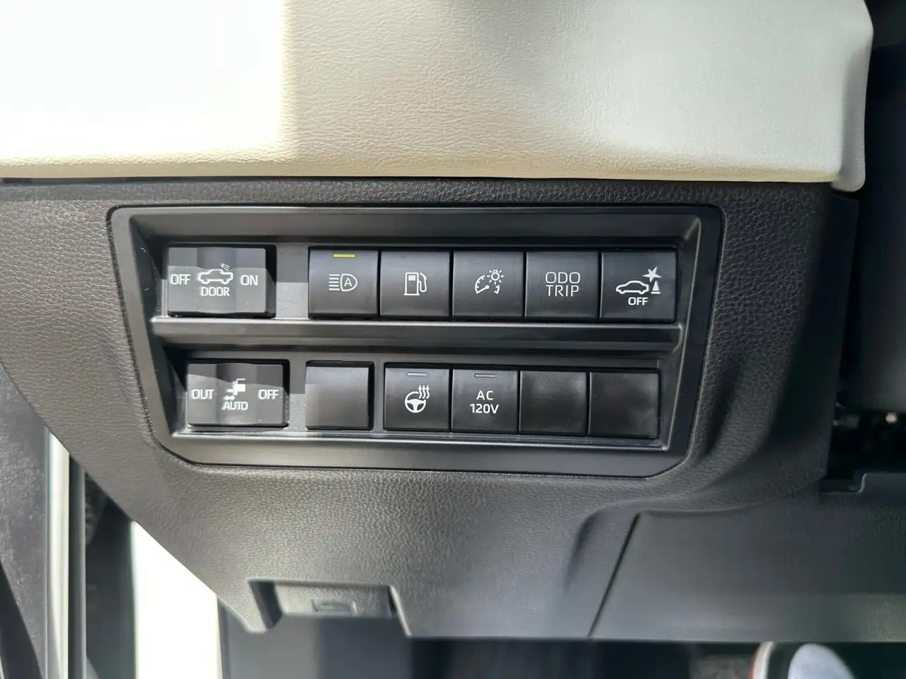 Toyota Tundra снимка Toyota Tundra